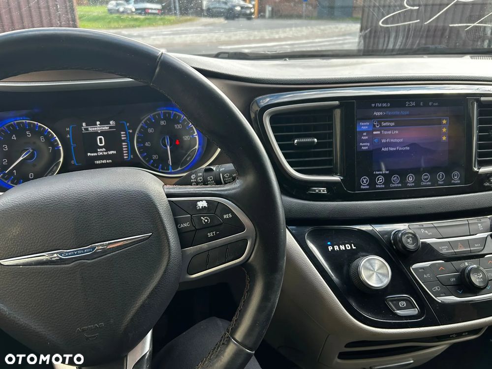Chrysler Pacifica - 26