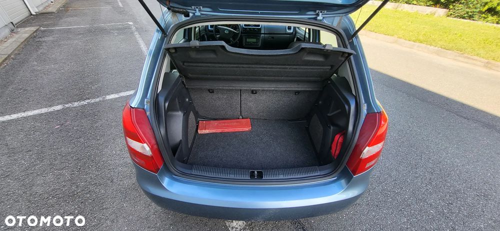 Skoda Fabia 1.6 16V Ambiente - 23