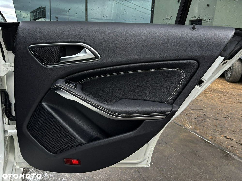 Mercedes-Benz CLA 200 AMG Line - 22
