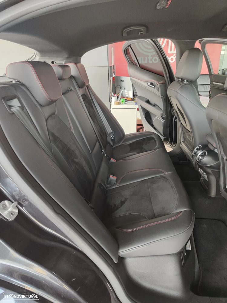 Alfa Romeo Stelvio 2.9 T Quadrifoglio AT8 Q4 - 18