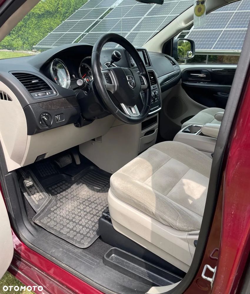 Dodge Grand Caravan - 10