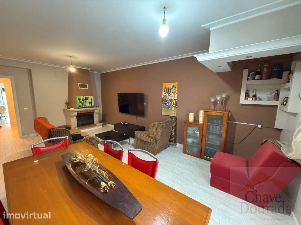 Apartamento T2 com garagem e arrumo - Lousã - Grande imagem: 3/16