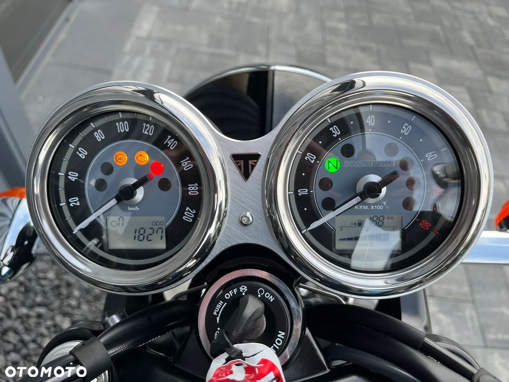 Triumph Bonneville - 5