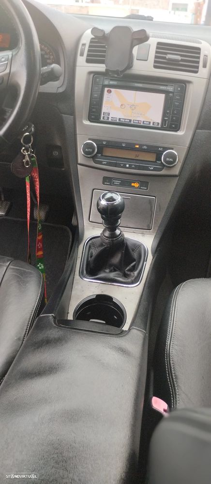 Toyota Avensis SW 2.0 D-4D Exclusive +Pele+GPS - 6