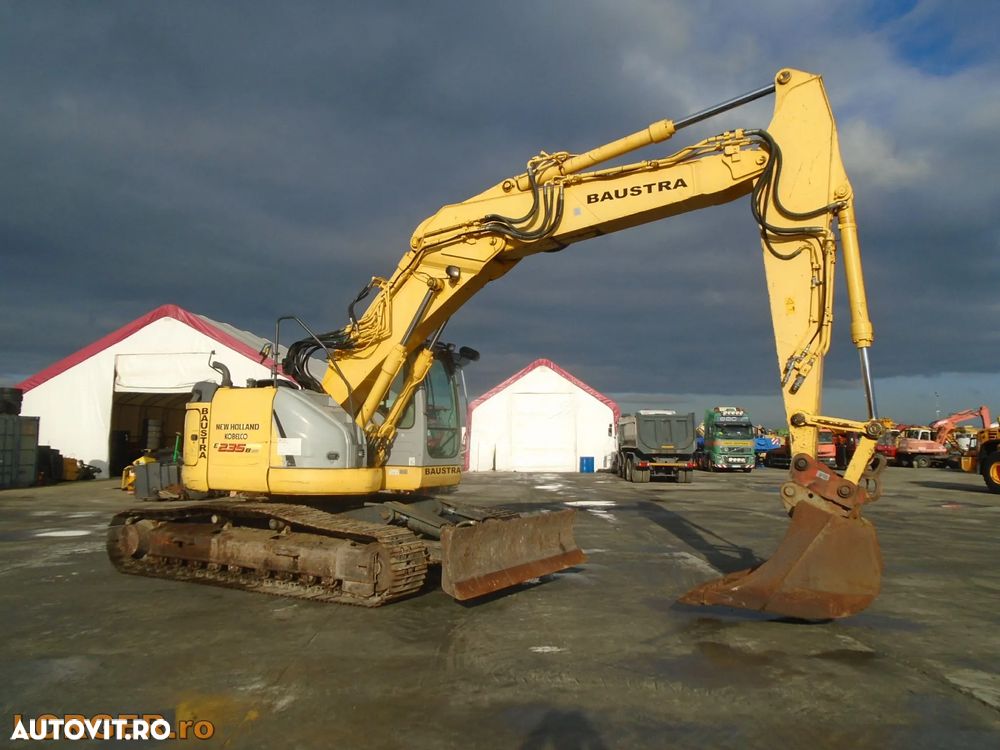 New Holland E235B SR-2 - 4