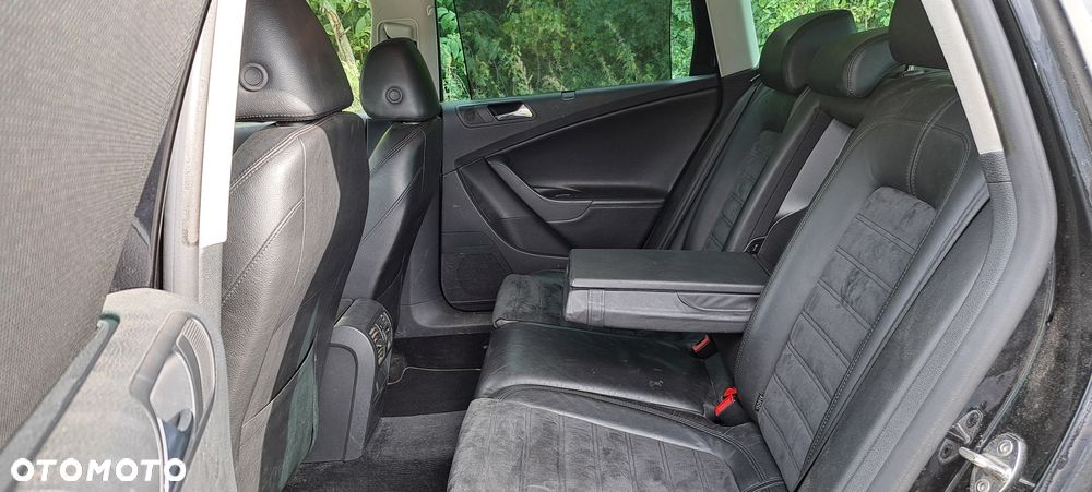 Volkswagen Passat 2.0 TDI DPF Sportline - 9