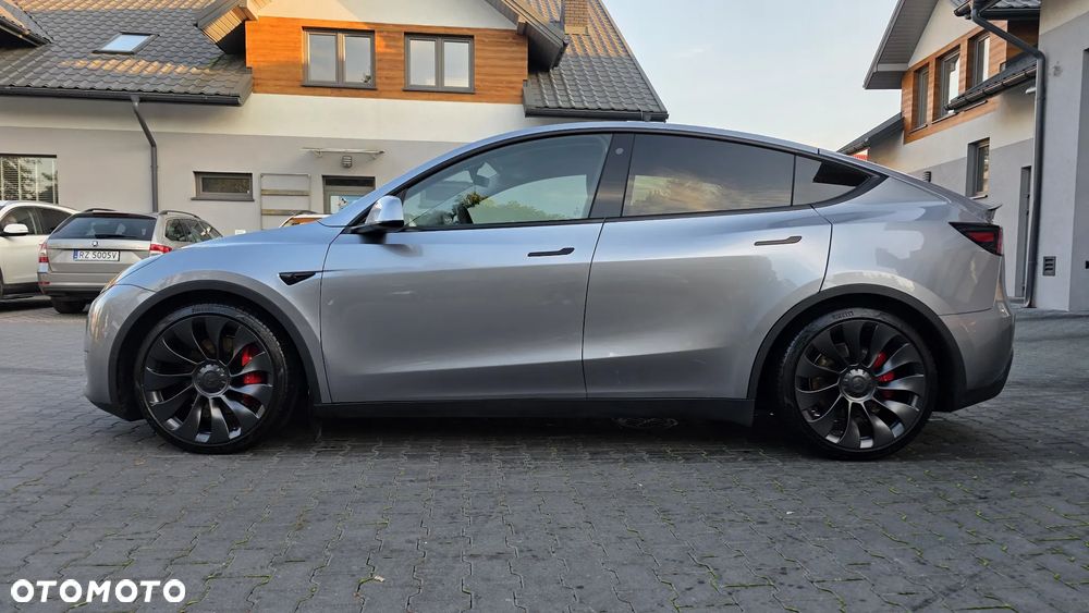 Tesla Y Performance AWD - 6