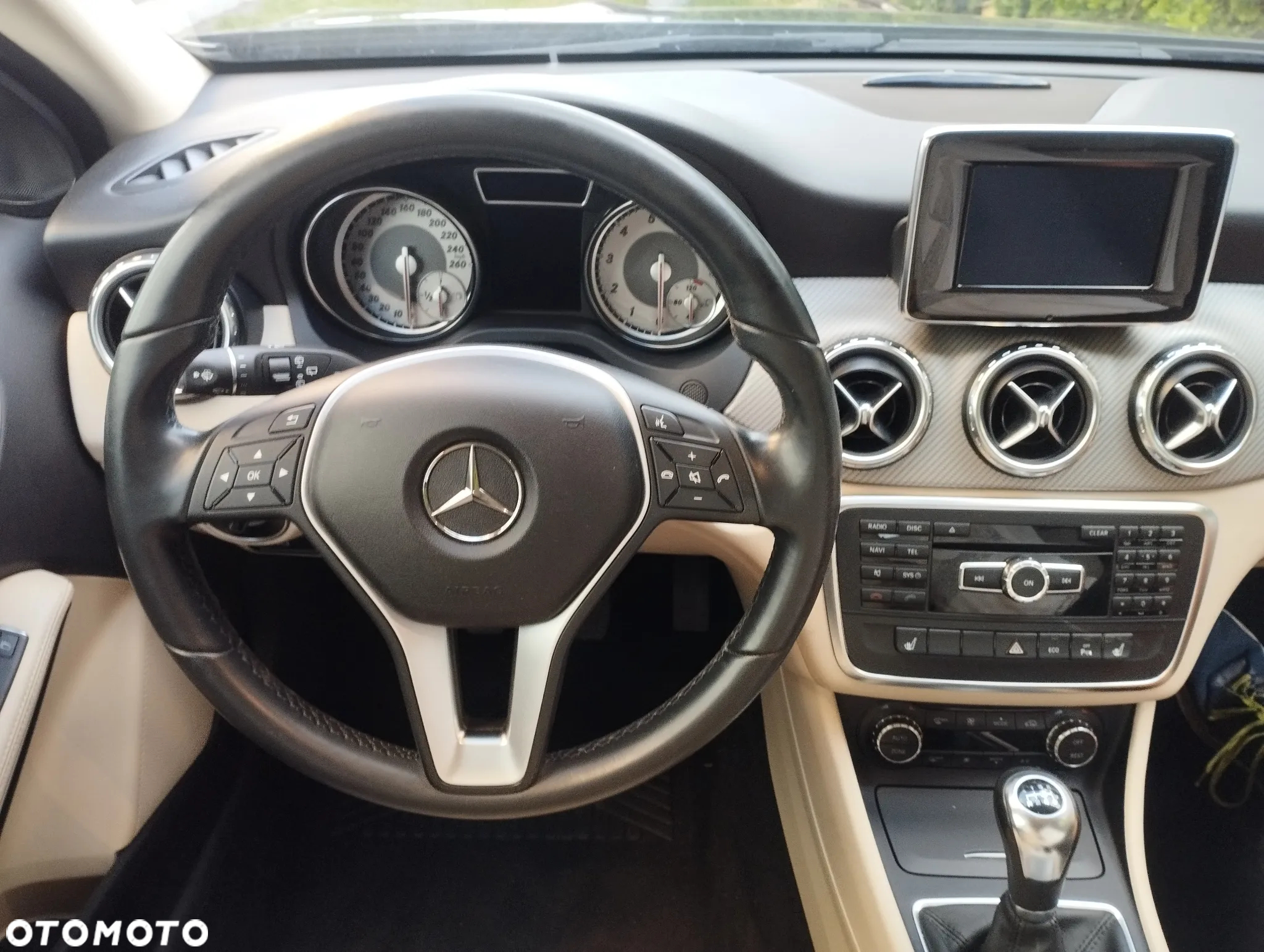 Mercedes-Benz GLA 200 - 9