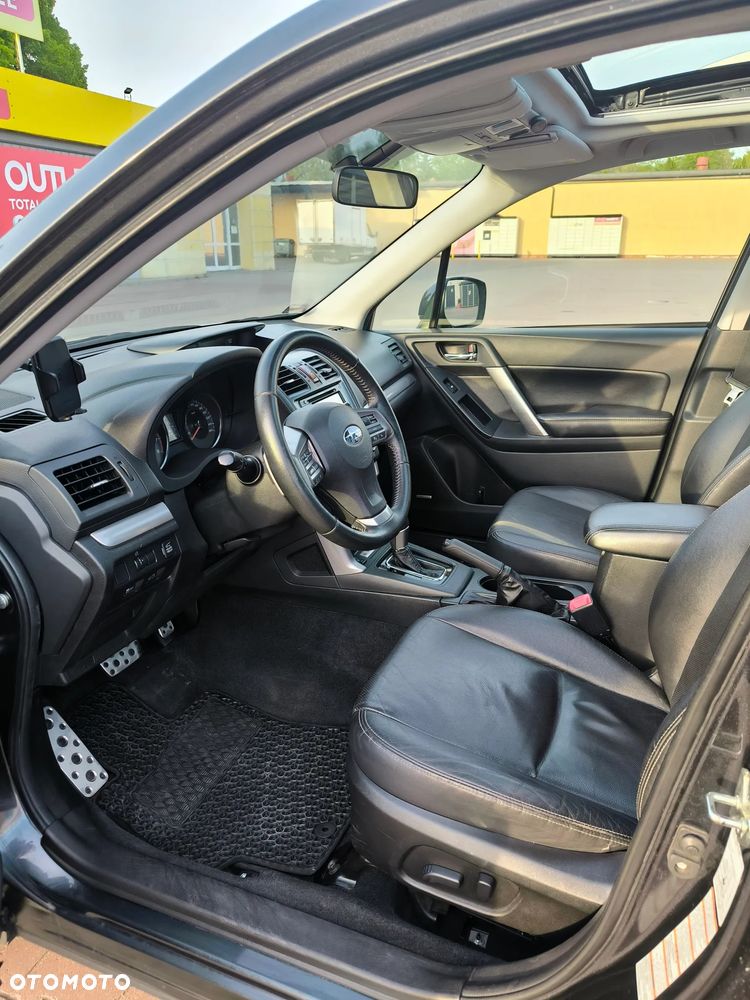 Subaru Forester 2.0XT Platinum Lineartronic - 14