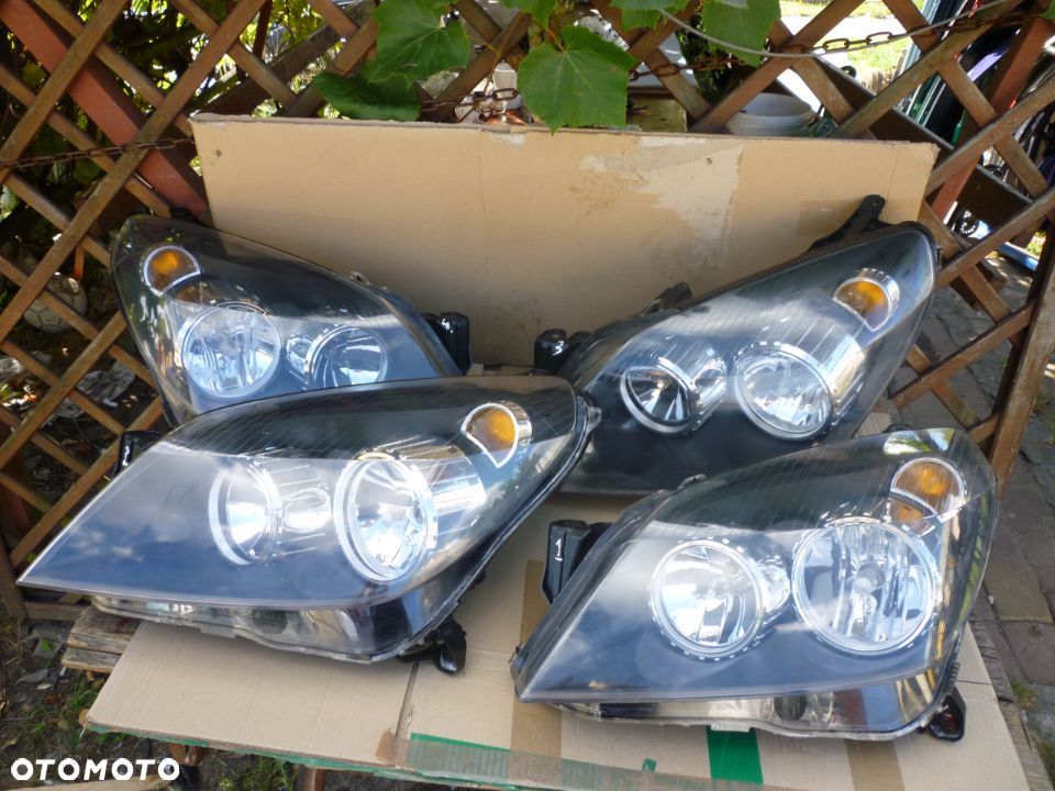 Lampa  lewa OPEL ASTRA H HELLA EUROPA - 1