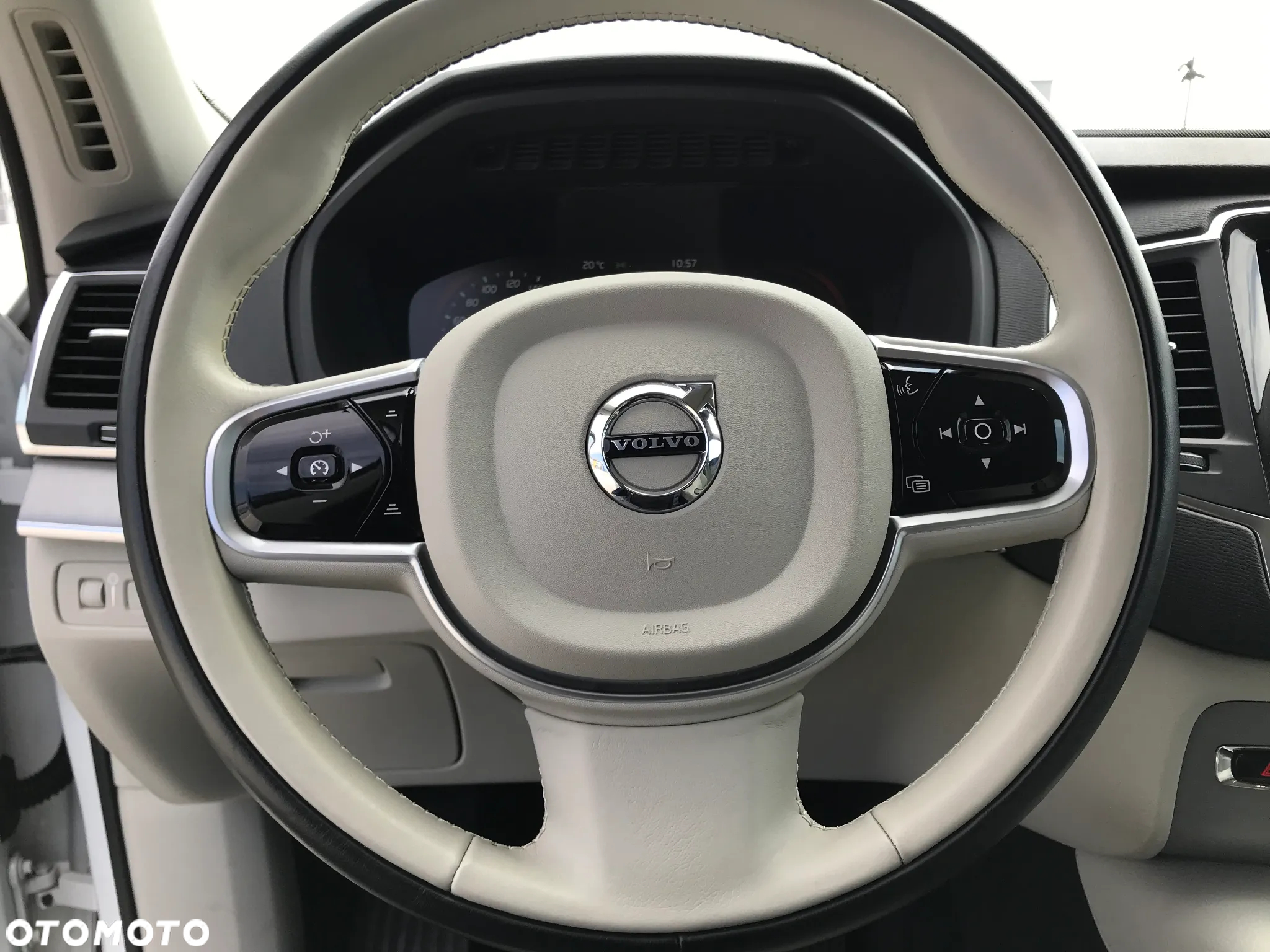Volvo XC 90 T8 AWD Plug-In Hybrid R-Design 7os - 31