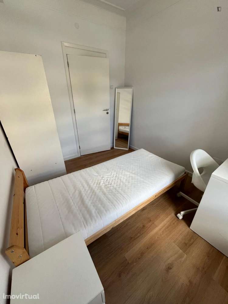 Quarto - localizado em Sé Porto - Grande imagem: 3/11