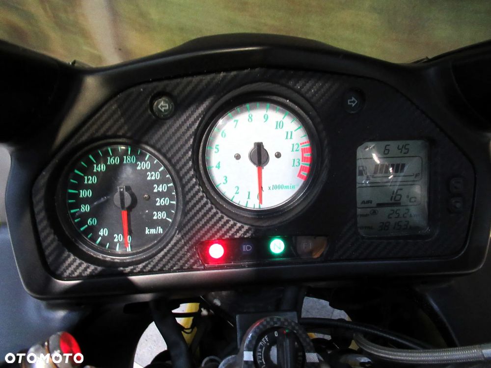 Honda VFR - 12