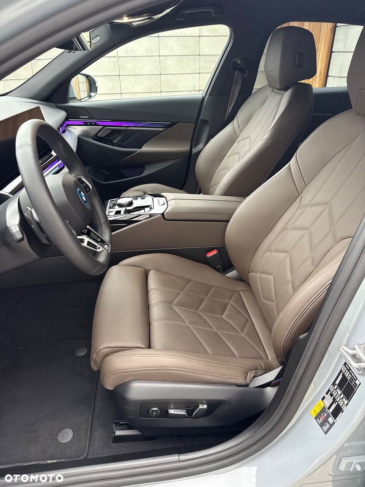 BMW i5 - 15