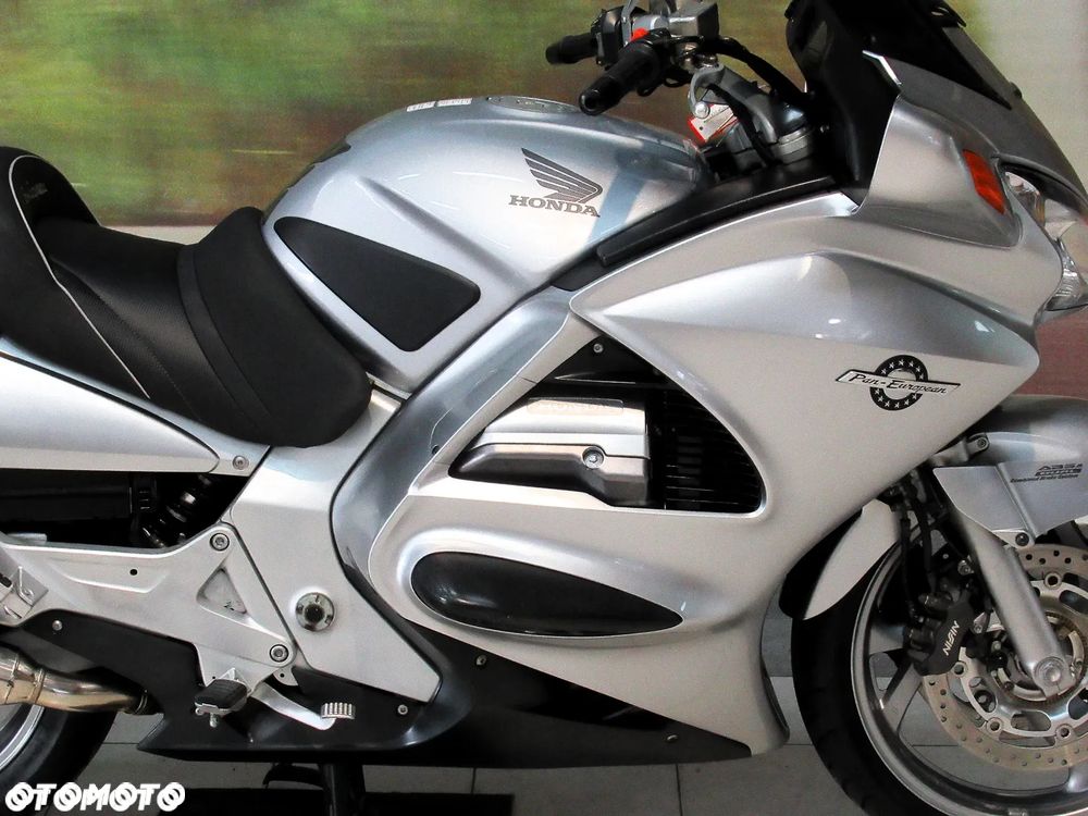 Honda ST - 9