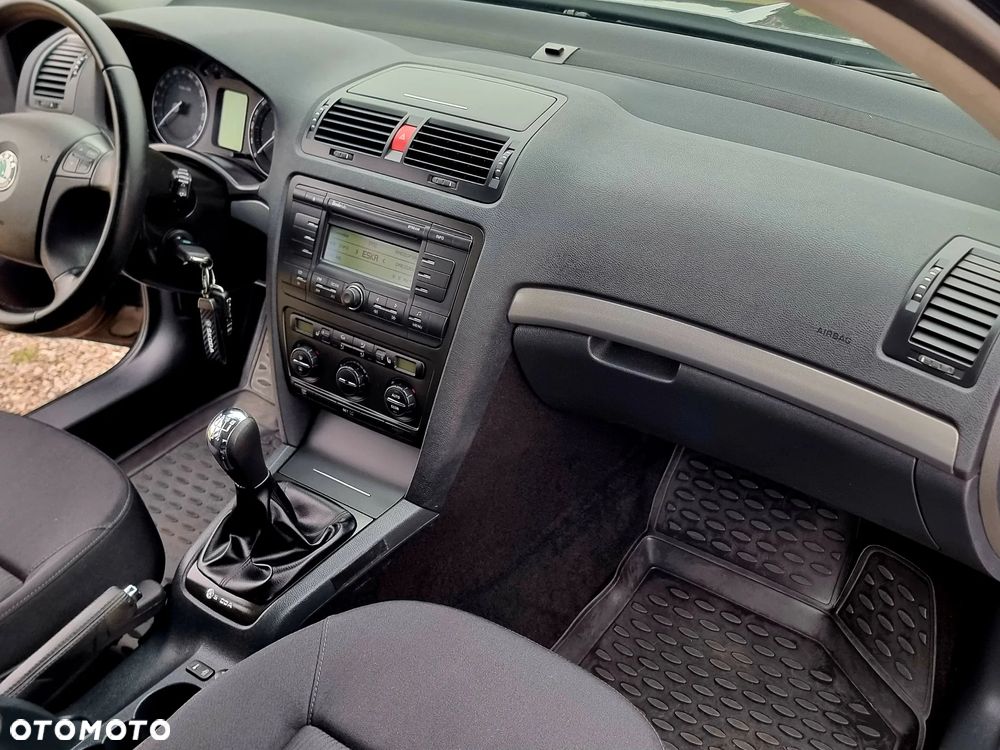 Skoda Octavia 1.6 Elegance - 17