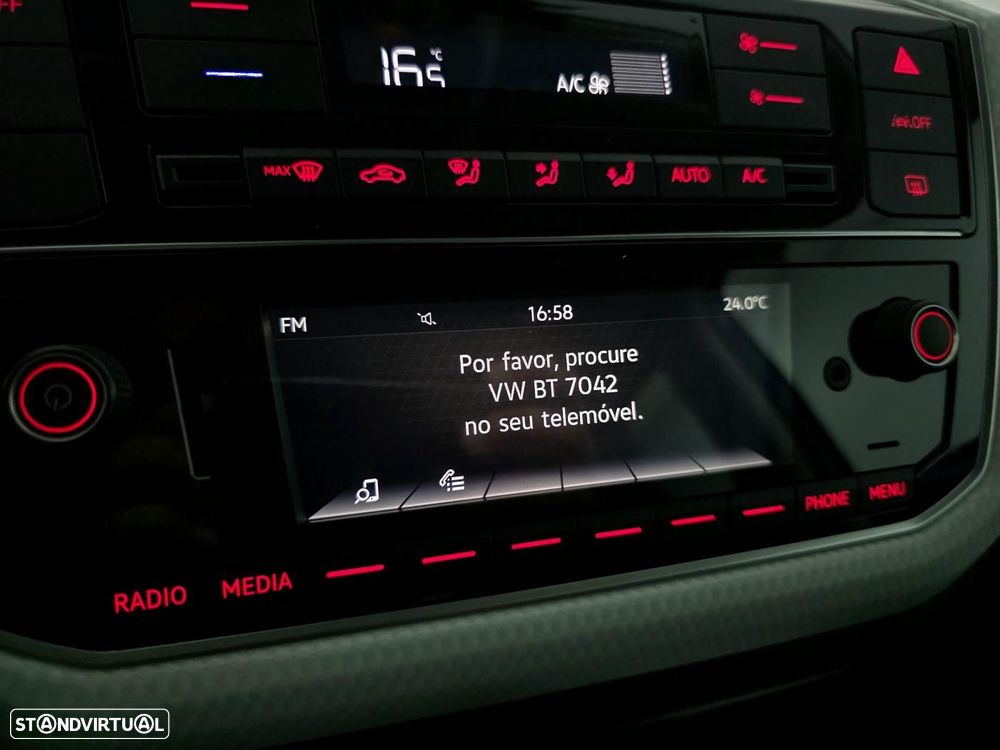 VW Up! 1.0 Move Color - 18