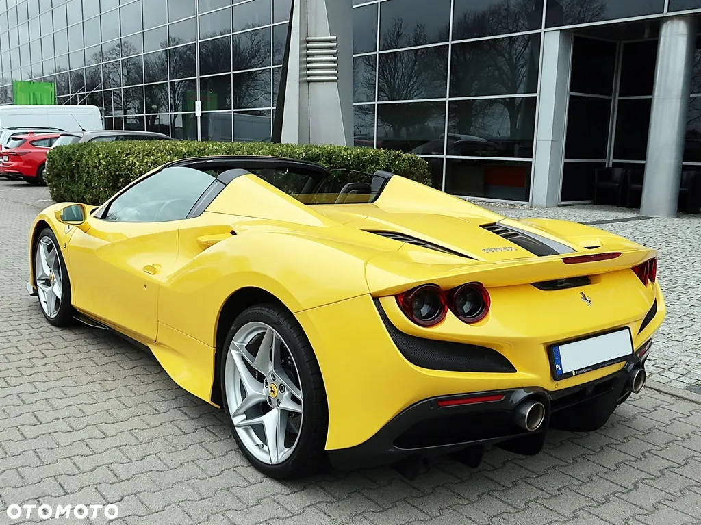 Ferrari F8 Spider - 4