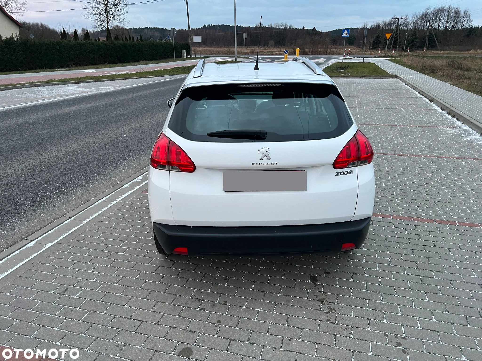 Peugeot 2008 1.2 Pure Tech Allure S&S - 5