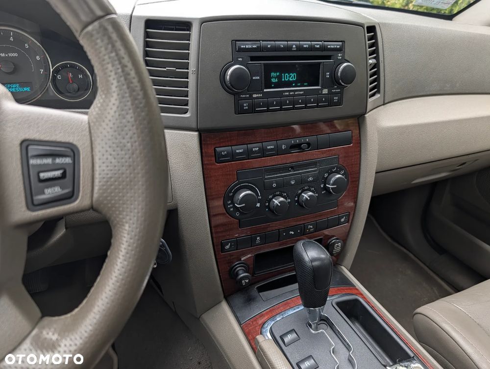 Jeep Grand Cherokee - 23