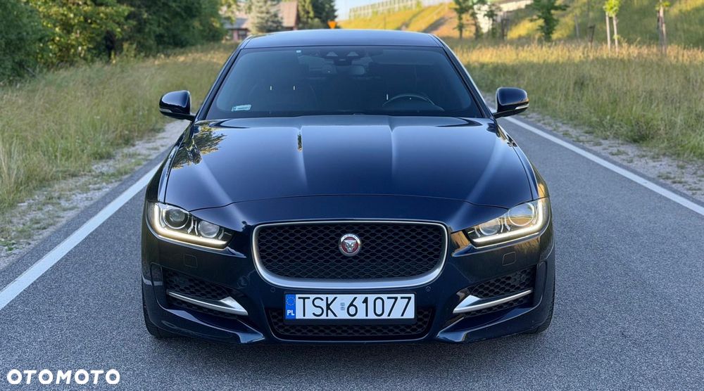 Jaguar XE 2.0 D R-Sport - 9