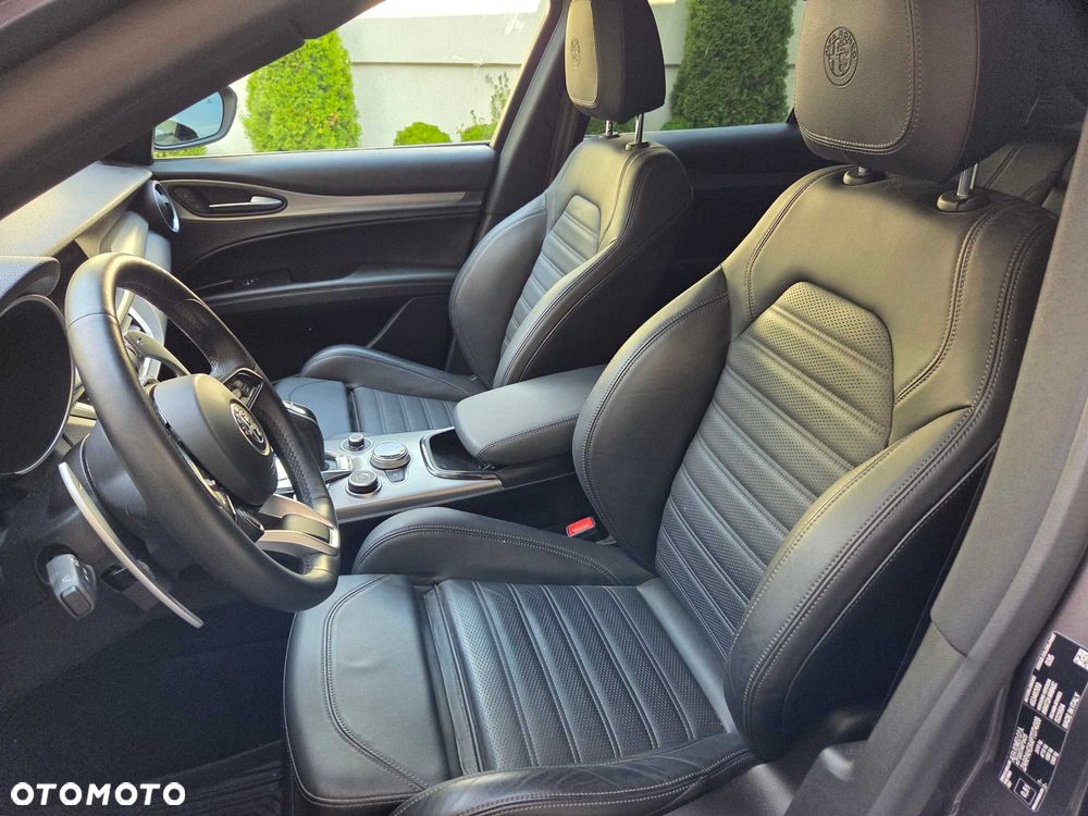 Alfa Romeo Stelvio - 12