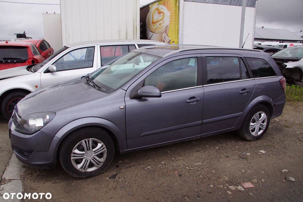 Auto na części - Opel Astra H III 1.7 CDTI 101 KM Z17DTH F23 Z155 2004R Silnik Skrzynia Drzwi Maska Błotnik Zderzak Klapa Lampa Lusterko Klamka Szyba Deska Kokpit Sterownik Moduł Czujnik Licznik Wyświetlacz Panel Kierownica - 2