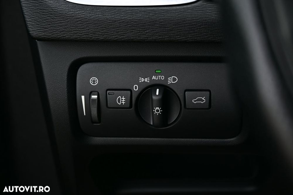 Volvo V40 D3 Geartronic RDesign - 27