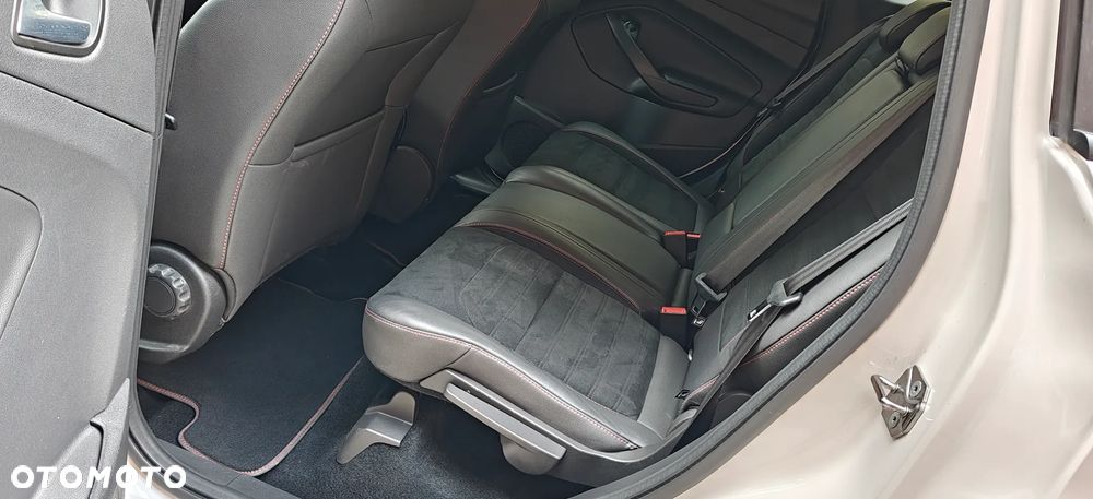 Ford Kuga 1.5 EcoBoost FWD ST-Line X - 17