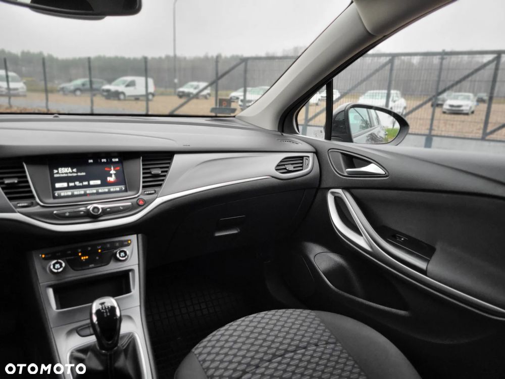 Opel Astra 1.0 T Enjoy S&S - 11