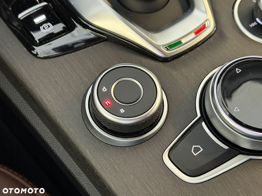 Alfa Romeo Stelvio 2.0 Turbo TI Q4 - 31