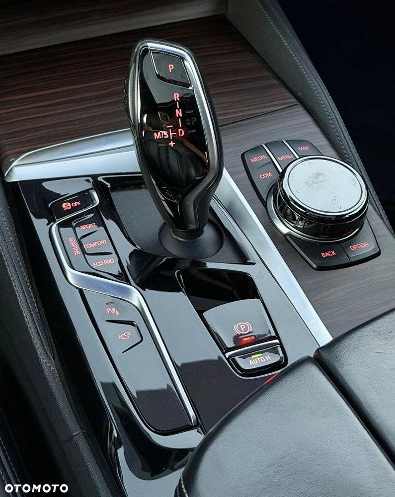BMW Seria 5 M550i xDrive - 20