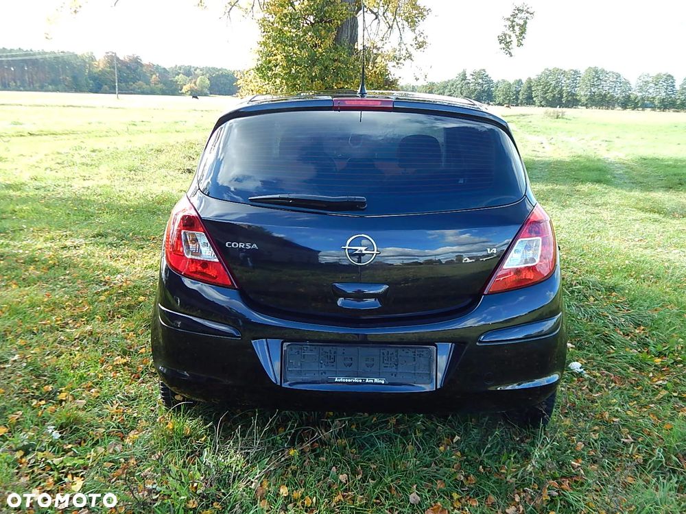 Opel Corsa 1.4 16V Cosmo - 8