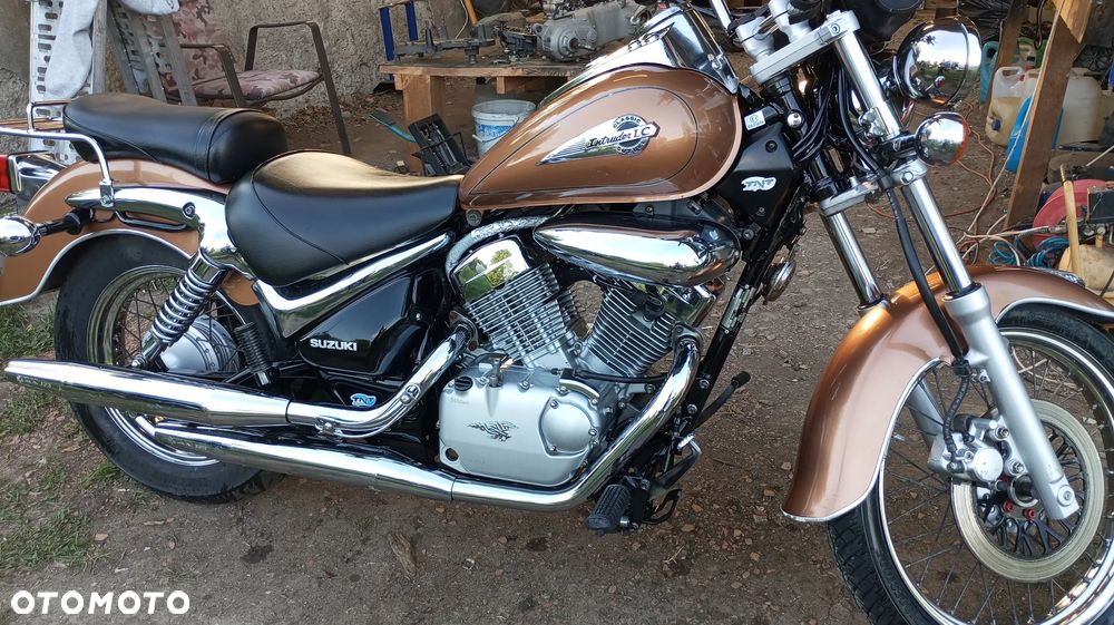 Suzuki Intruder - 11