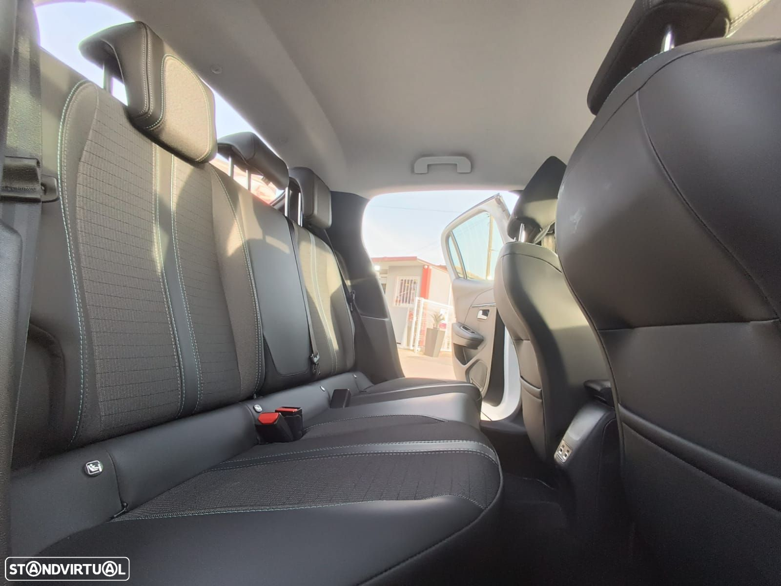 Peugeot 208 1.5 BlueHDi Allure Pack - 28