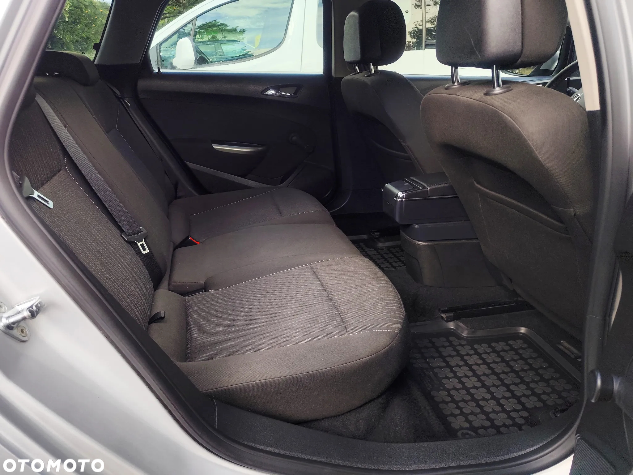 Opel Astra IV 1.4 T Cosmo - 10