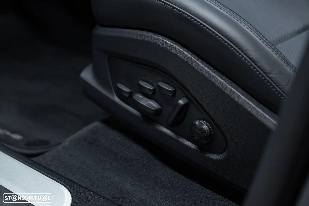 Porsche Macan Electric 4 - 28