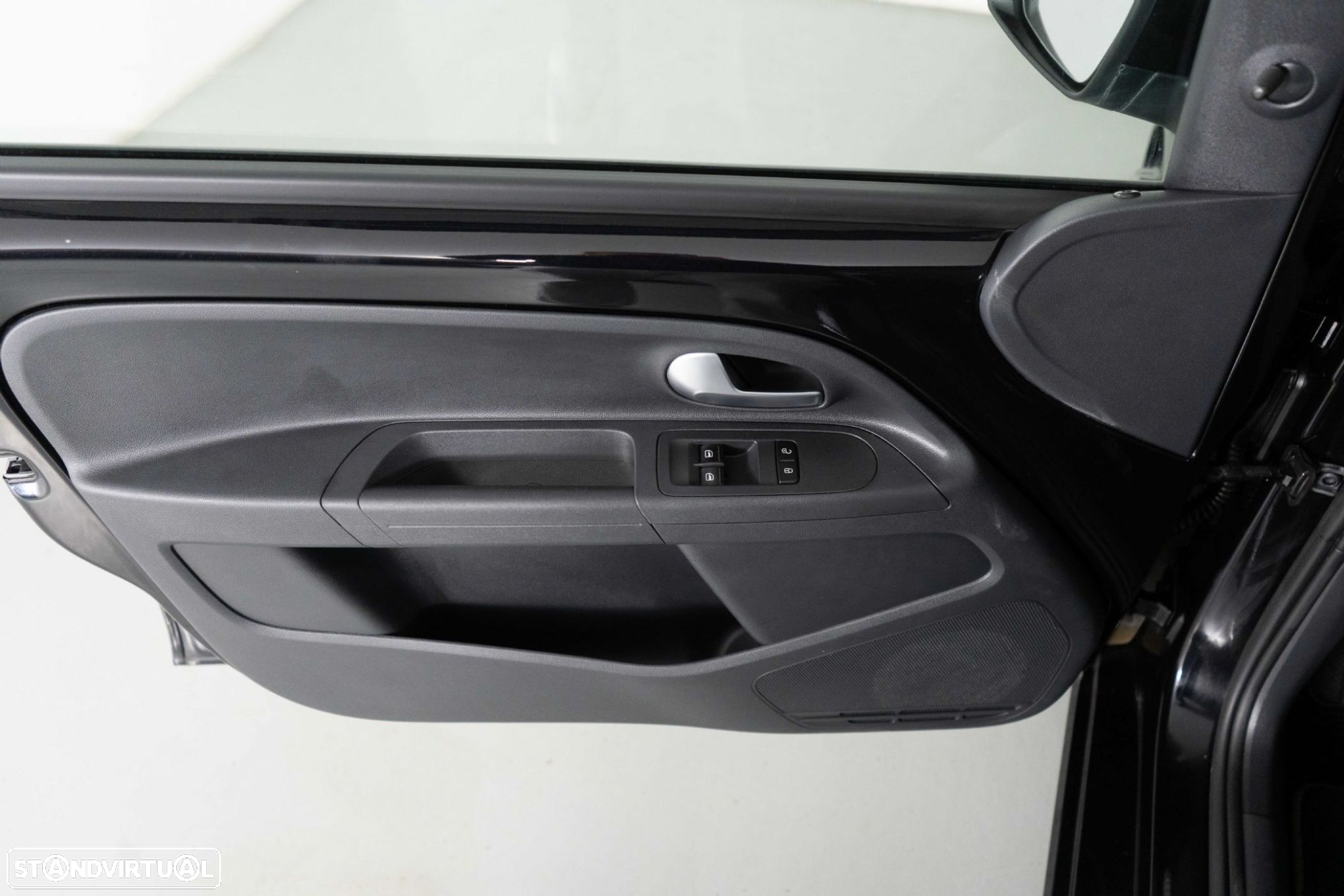 VW Up! 1.0 Move Color - 18
