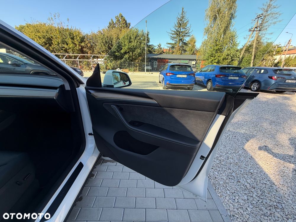 Tesla Model Y RWD - 35