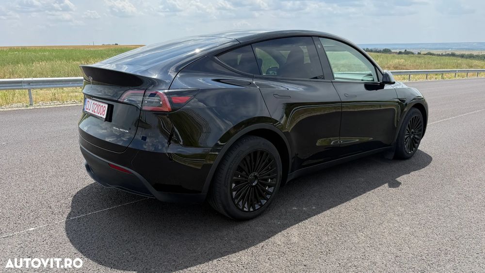 Tesla Model Y - 21