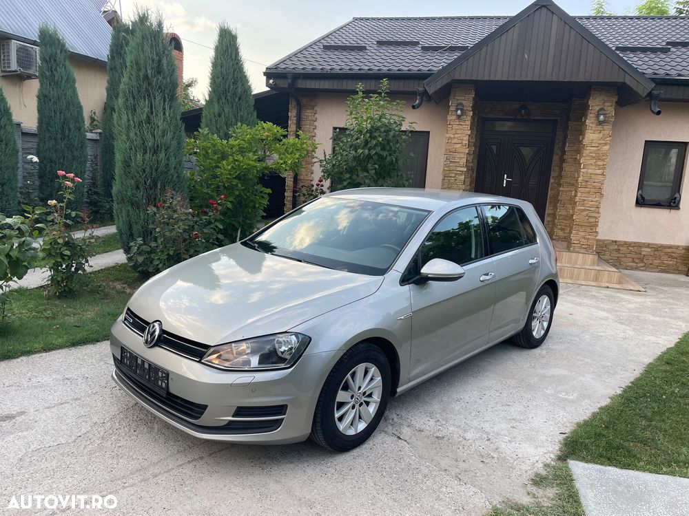 Volkswagen Golf - 1