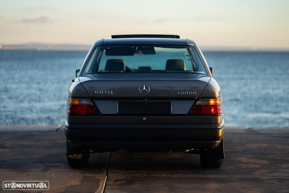 Mercedes-Benz W124 (1984-1997) 300 D Turbo - 55