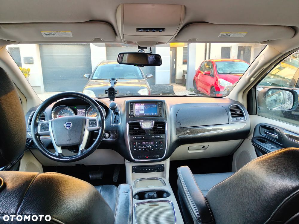 Lancia Voyager 2.8CRD Gold - 4