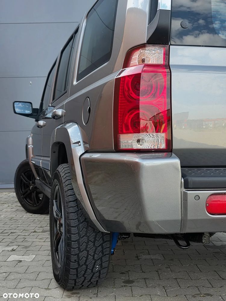 Jeep Commander 5.7 V8 Overland - 37