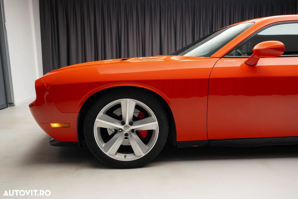 Dodge Challenger - 8