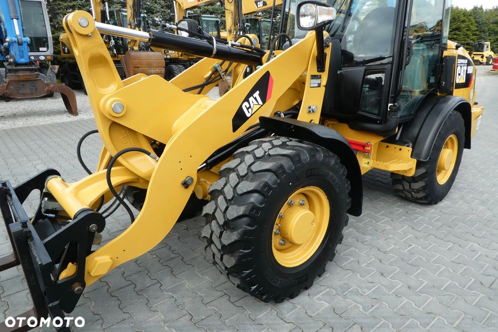 Caterpillar 906M ŁYZKA WIDŁY BEZ DPFU - 9
