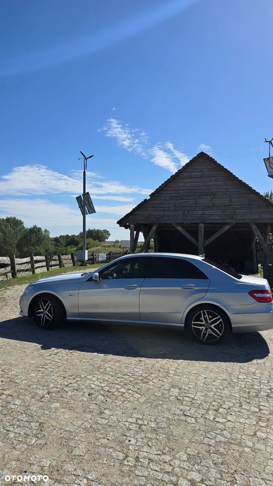 Mercedes-Benz Klasa E 220 CDI BlueEff Avantgarde - 17