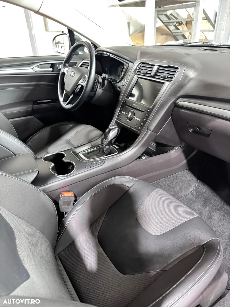 Ford Mondeo 2.0 TDCi Powershift Titanium - 40