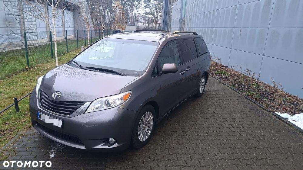 Toyota Sienna - 9