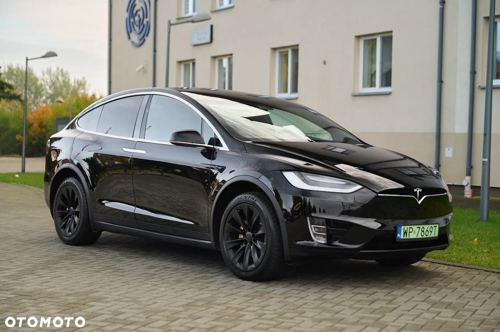 Tesla Model X 90 D - 16